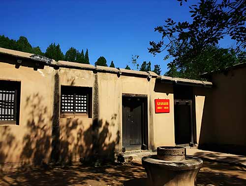西柏坡红色教育基地三大纪律八项注意情景教学