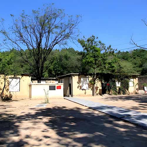 西柏坡红色教育基地基层党员践行群众路线